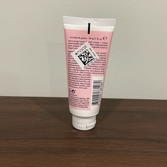 {philosophy} hands of hope coconut & guava 30ml hand and nail cream - Picture 2 of 3